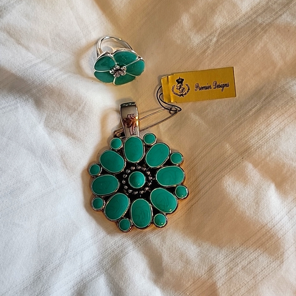 Premier Design flip side pendant and matching ring